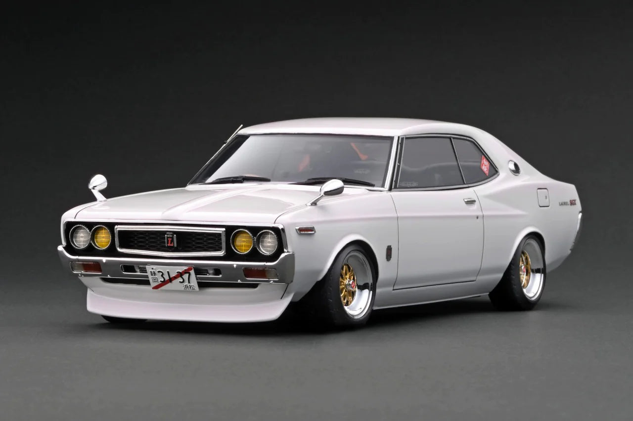 Ignition Model 1:18 Nissan Laurel 2000SGX (C130) in Metallic White / Purple