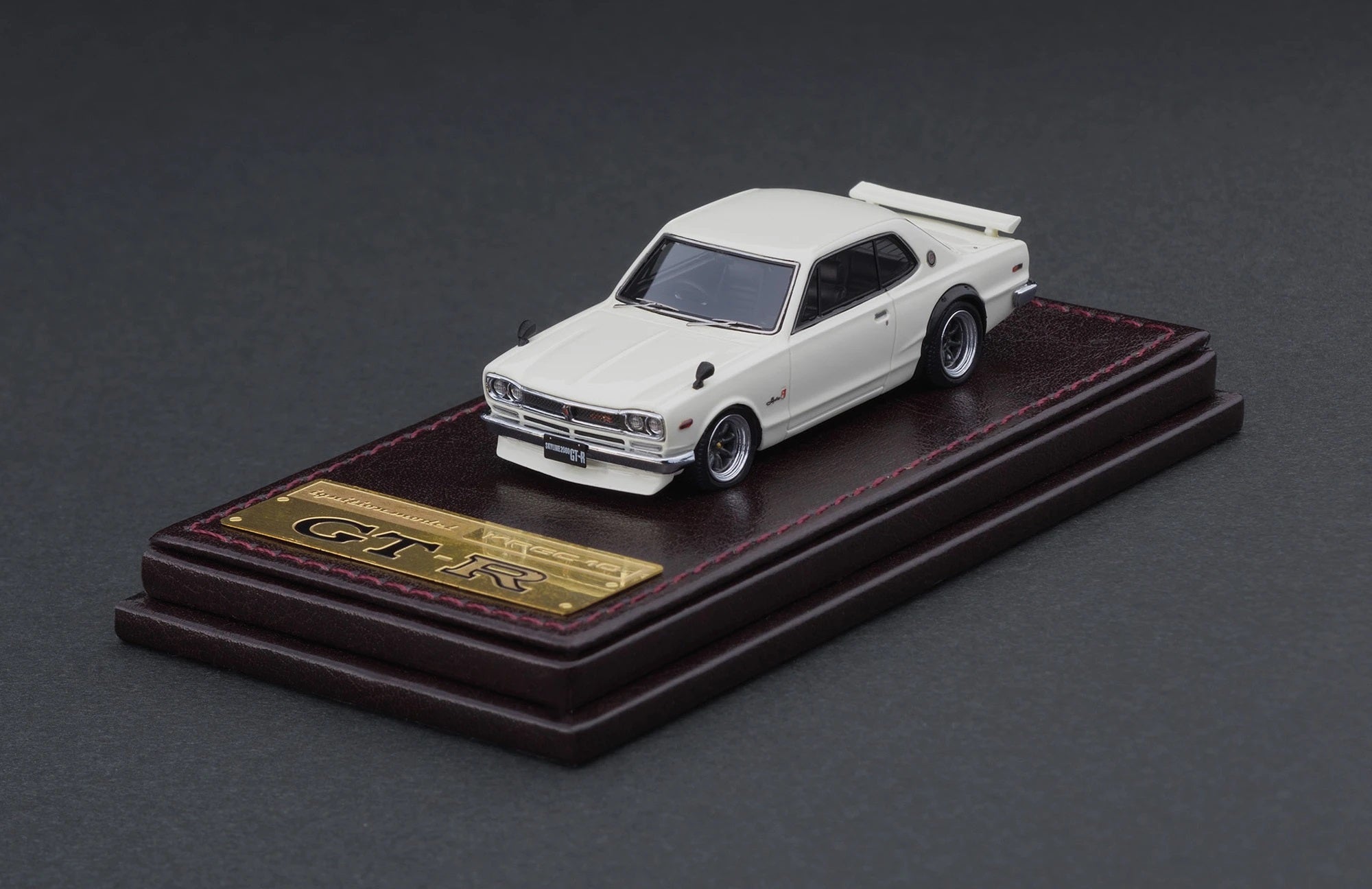 Ignition Model 1:64 Nissan Skyline 2000 GT-R (KPGC10) White