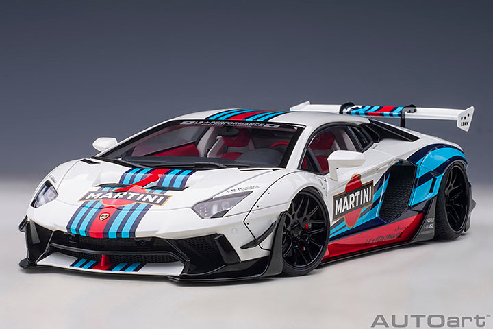 AUTOart 1:18 Liberty Walk Lamborghini Aventador Limited Edition in Martini  Livery