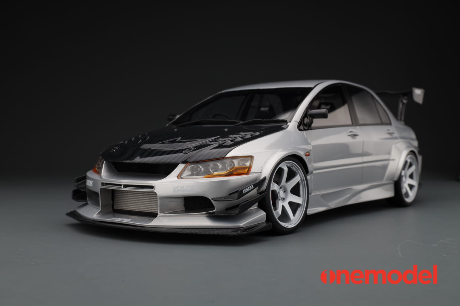 One Model 1:18 Mitsubishi Lancer Evolution IX Voltex with Carbon Bonnet in  Silver