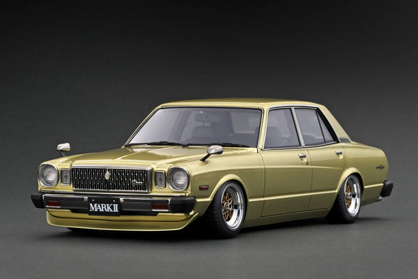 Ignition Model 1:18 Toyota Mark II Sedan Grande (MX41) in Gold