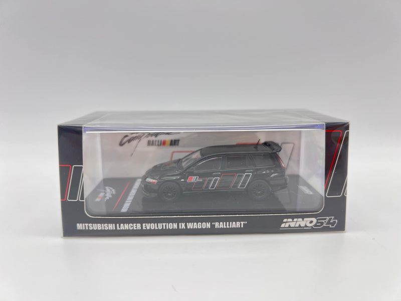 INNO64 1:64 Mitsubishi Lancer EVO IX Wagon 2005 Ralliart in Black - Joshua Tripp