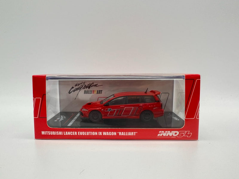 INNO64 1:64 Mitsubishi Lancer EVO IX Wagon 2005 Ralliart in Red - Joshua Tripp