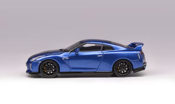 MotorHelix 1:64 Nissan GT-R (R35) Track Edition in Bayside Blue