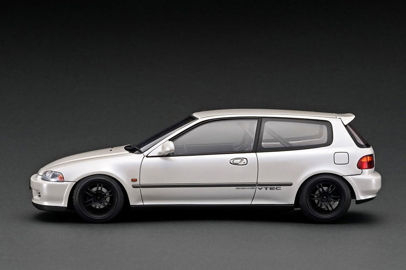 Ignition Model 1:18 Honda Civic (EG6) in Pearl White with Engine Display