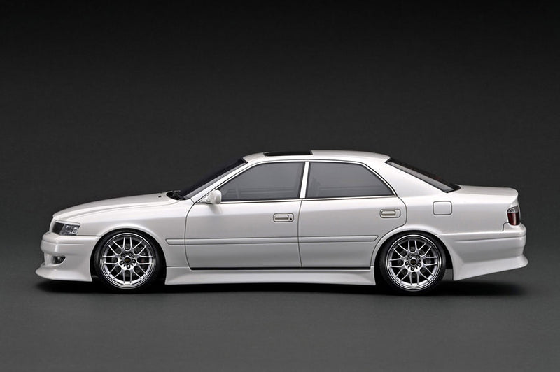 Ignition Model 1:18 Toyota Chaser (JZX100) VERTEX in Pearl White with Engine Display