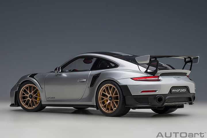 AUTOart 1:18 Porsche 911 (991.2) GT2 RS Weissach Package in GT Silver