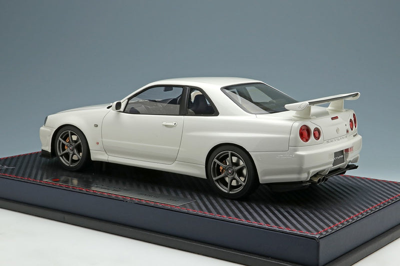 Nissan Skyline GT-R (BNR34) M-Spec NUR Pearl White with Acrylic Case