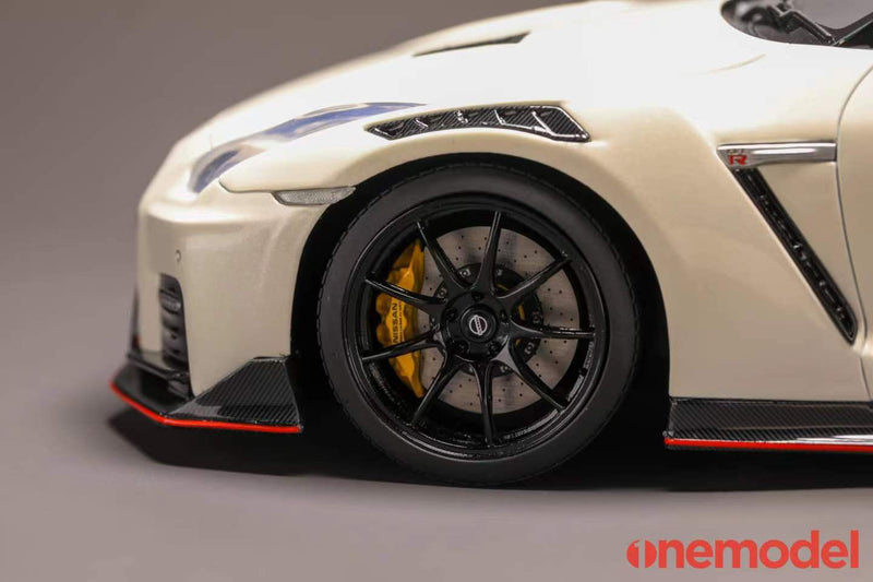 One Model 1:18 Nissan GT-R (R35) 2020 NISMO Edition in Pearl White